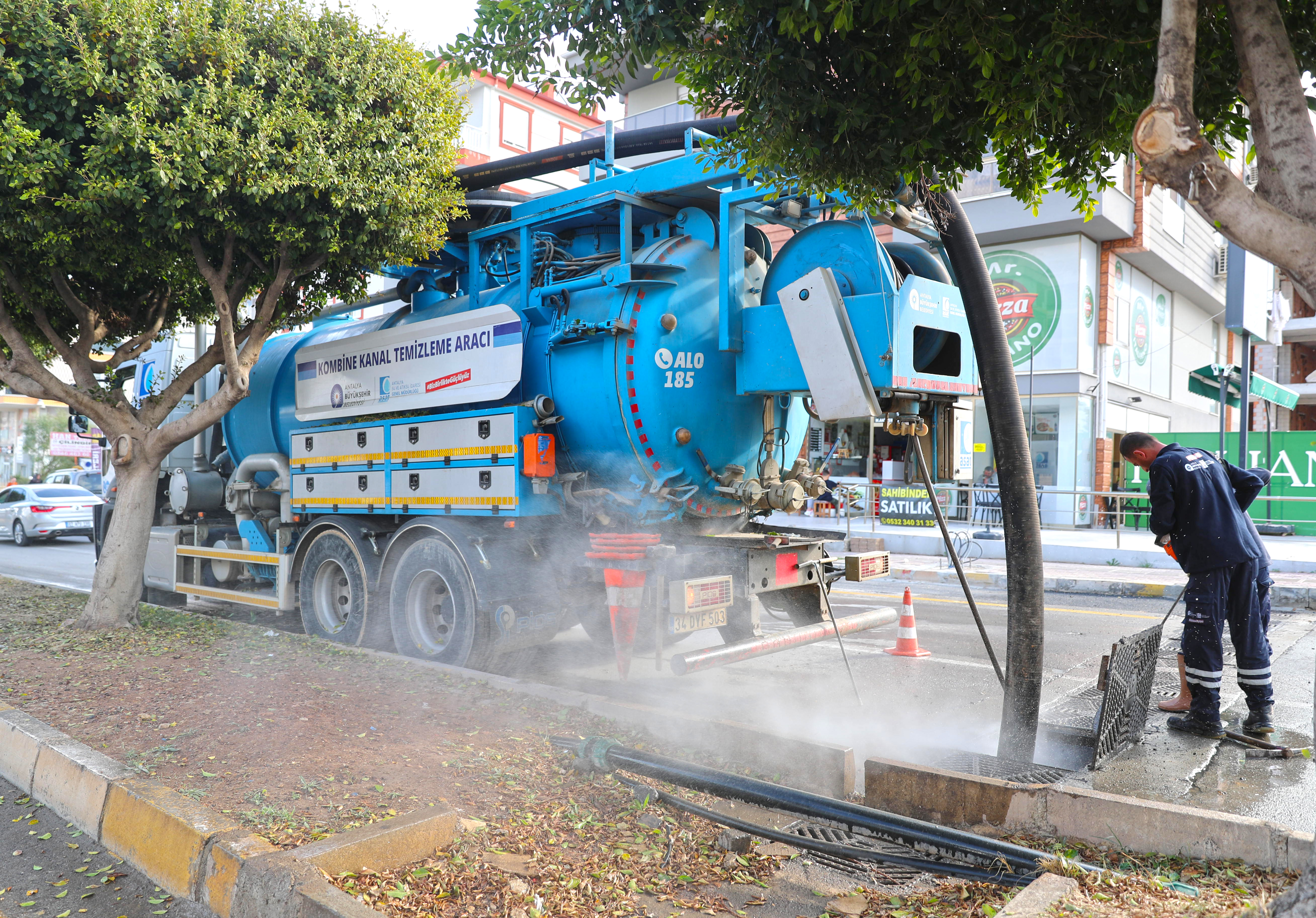 Antalya Büyükşehir mazgal temizliği çalışmalarını sürdürüyor