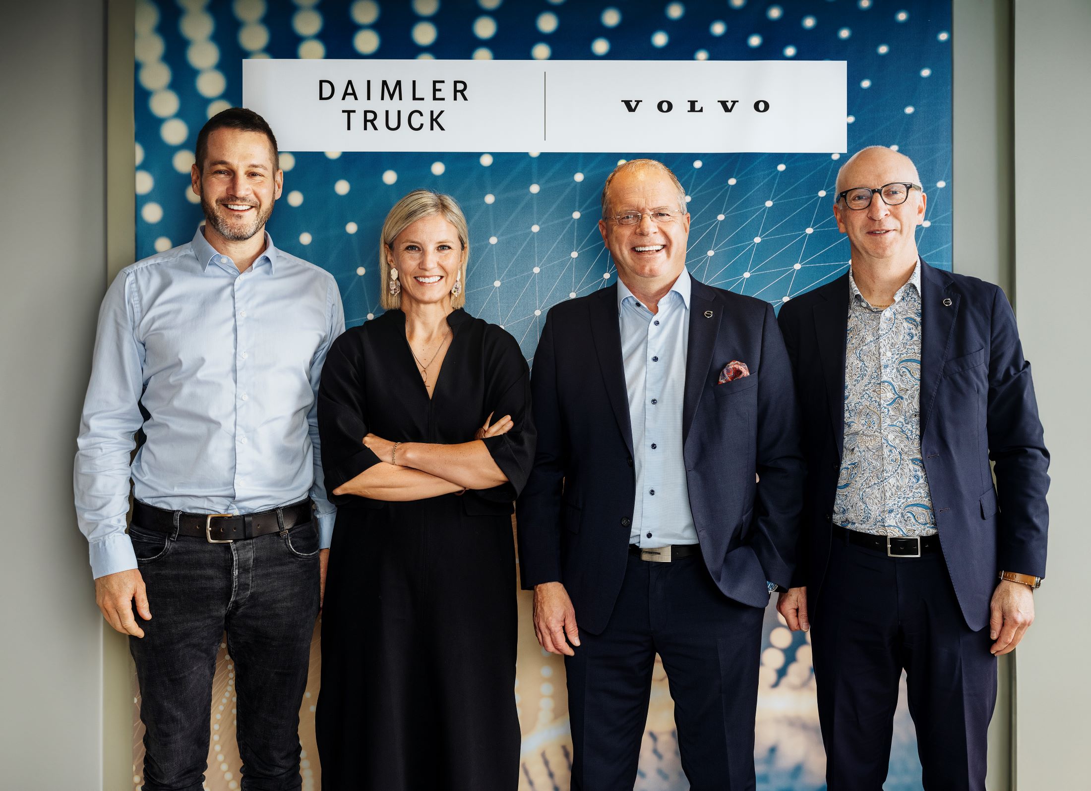 Daimler Truck ve Volvo Group, ortak girişim anlaşması imzaladı