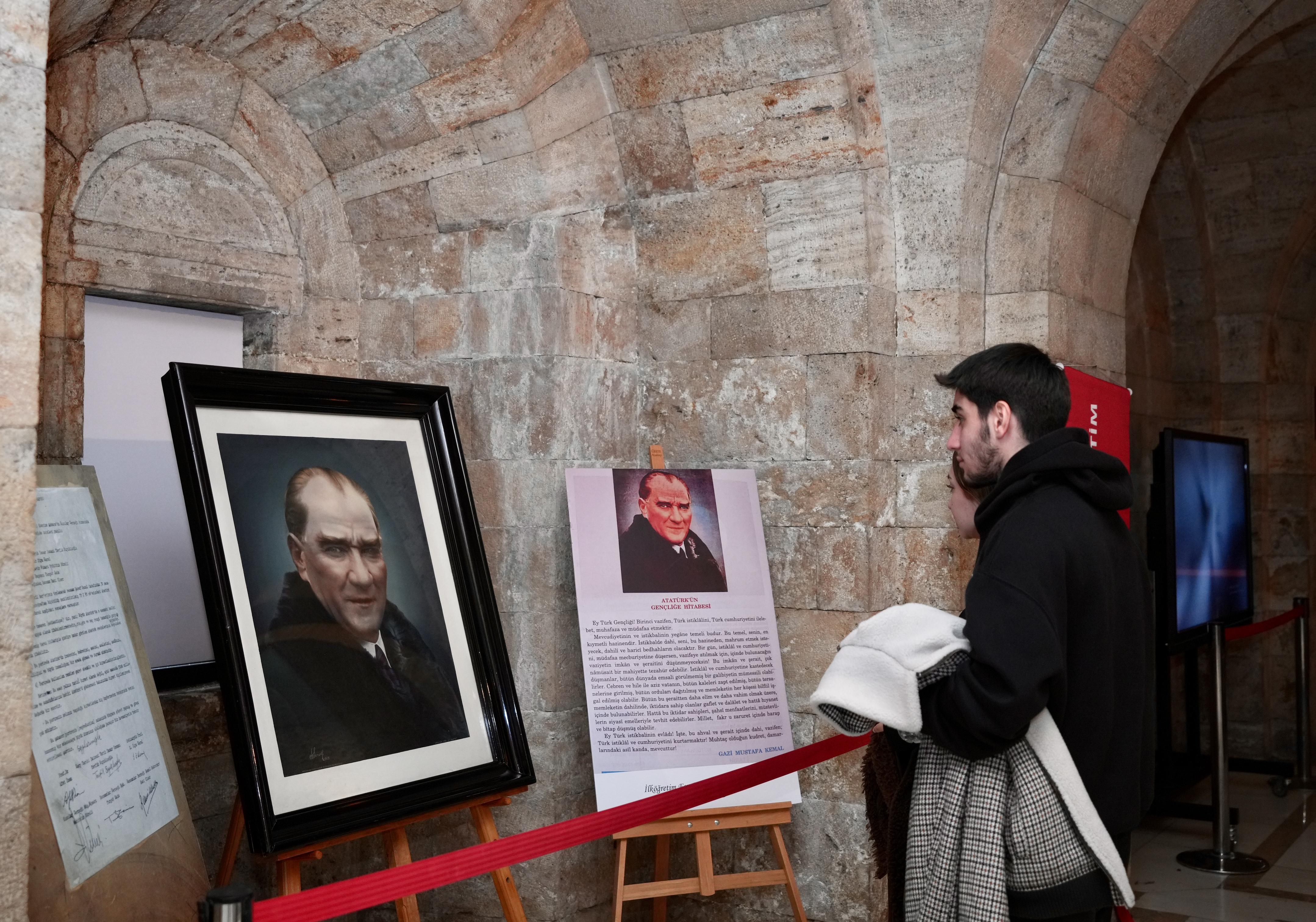 “Orijinal Atatürk Portresi Sergisi” Anıtkabir’de ziyarete açıldı