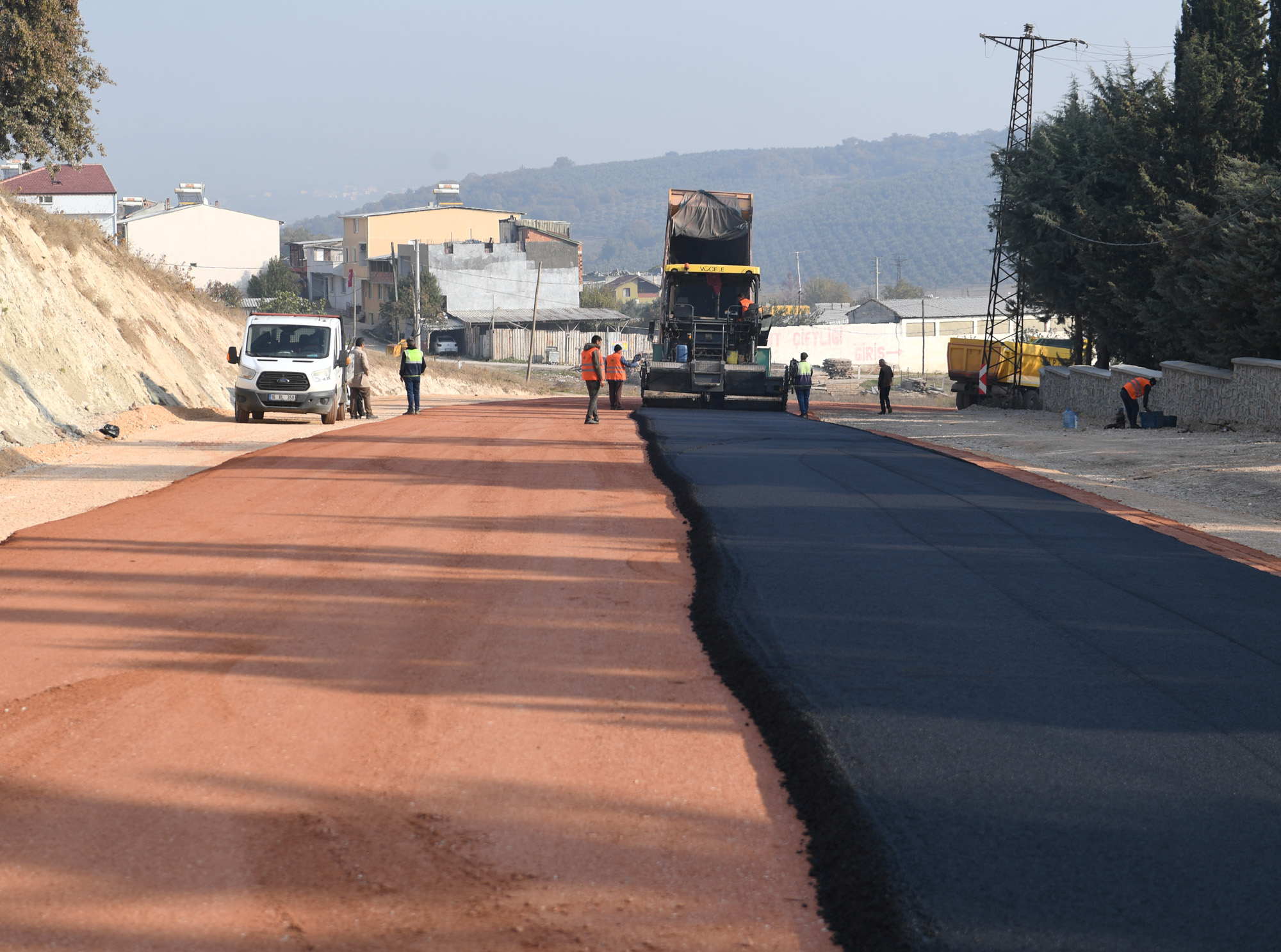 Osmangazi’de yol genişletme ve asfaltlama çalışması başlatıldı