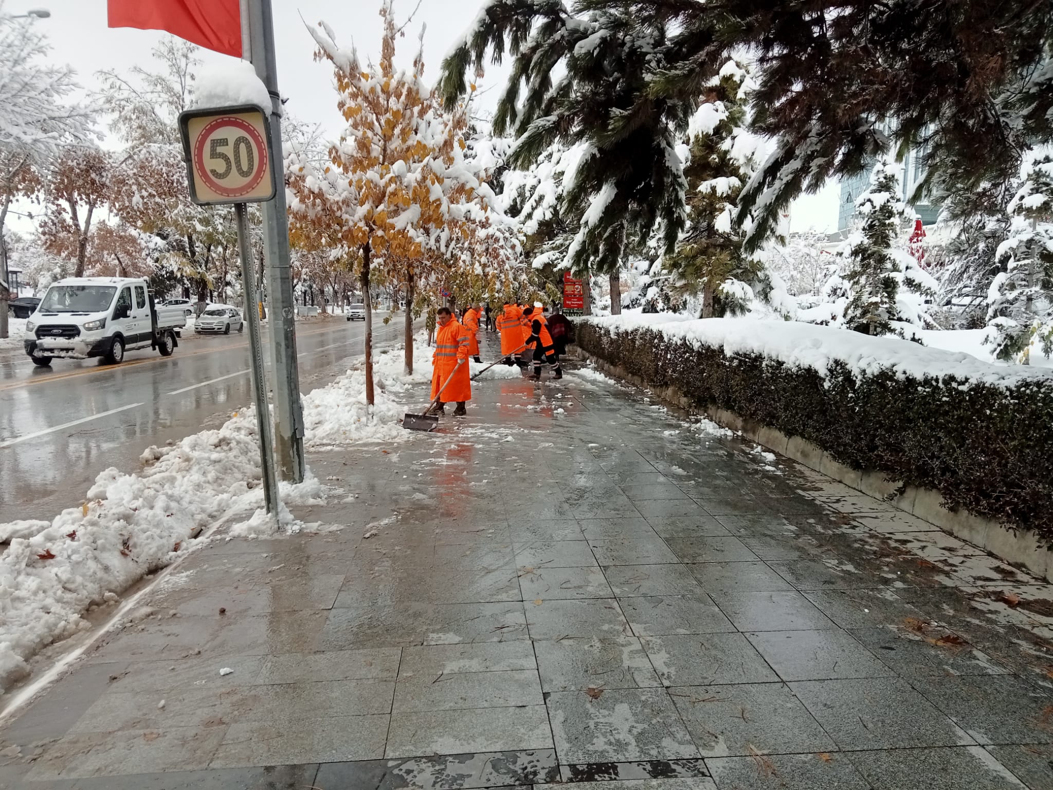 Başkan Er, kar yağışı sonrası sahadaki inceleme çalışmalarını sürdürüyor