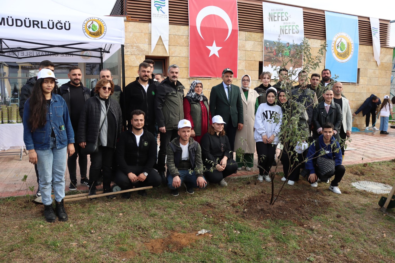 Rize Valisi Baydaş, fidan dikme etkinliğine katıldı