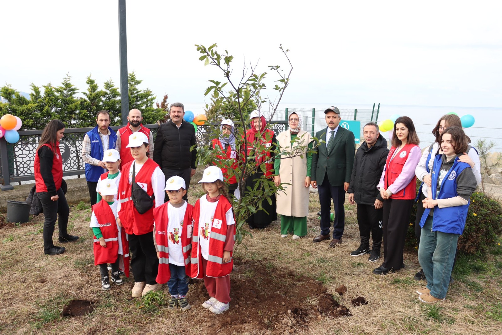 Rize Valisi Baydaş, fidan dikme etkinliğine katıldı