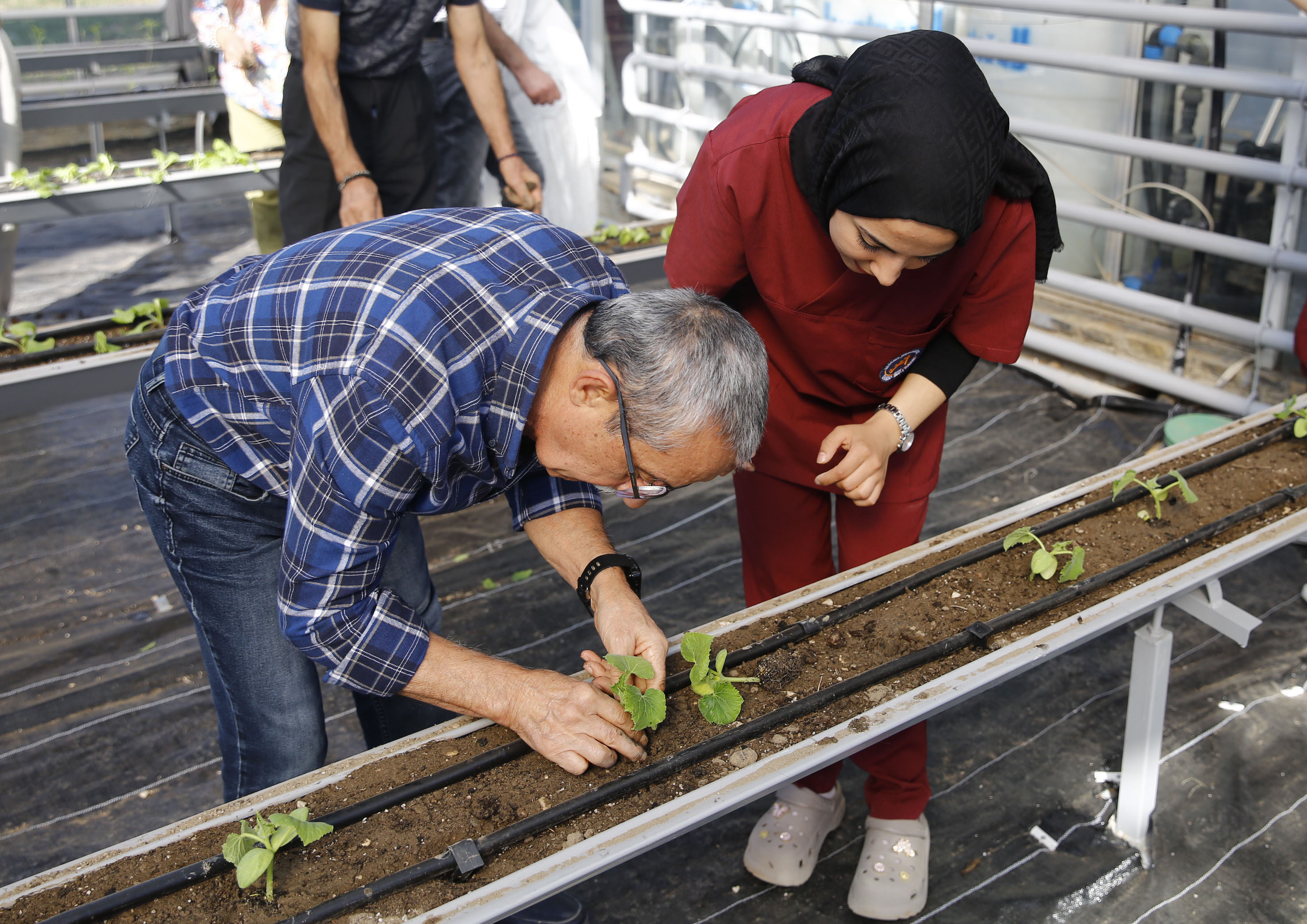 Antalya’da Alzheimer hastaları, rehabilitasyon için fide dikti