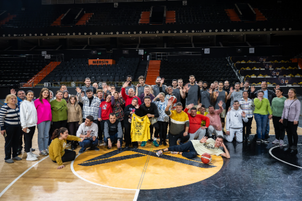 Engelsiz Yaşam Parkı üyeleri, MSK Basketbol Takımı ile sahada buluştu