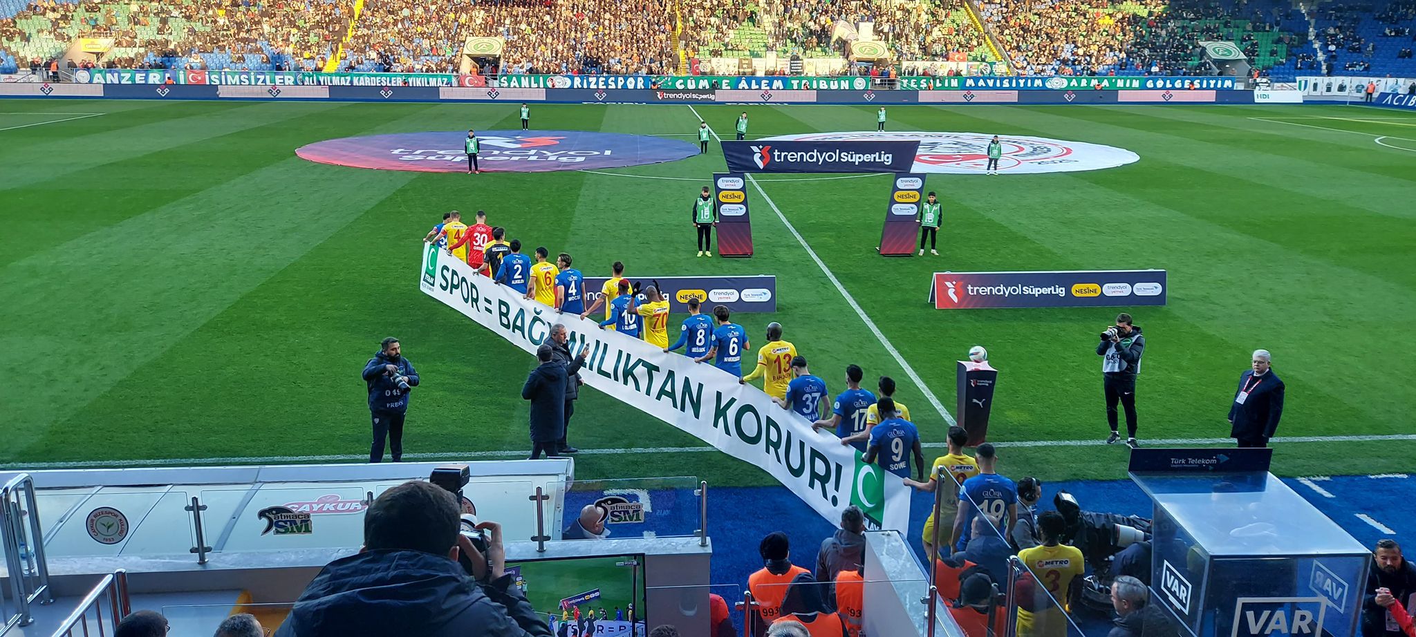 Çaykur Rizesporlu ve Mondihome Kayserisporlu futbolculardan Yeşilay’a destek