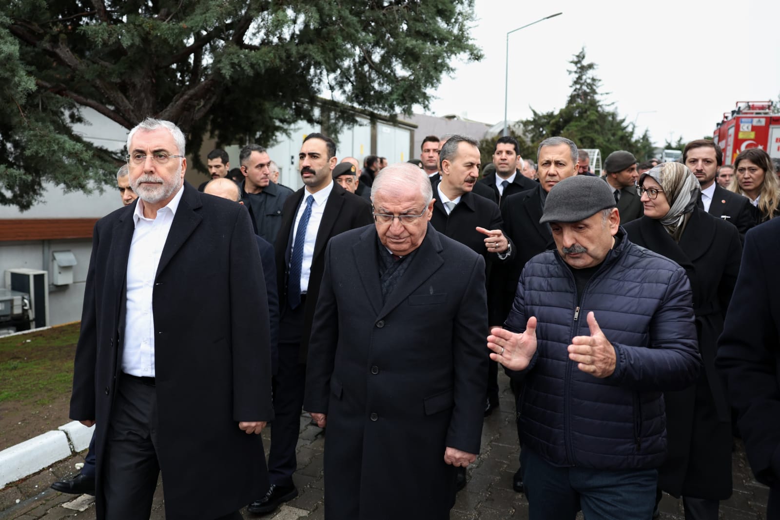 Bakan Güler, Balıkesir’deki patlamada olay yerinde inceleme yaptı