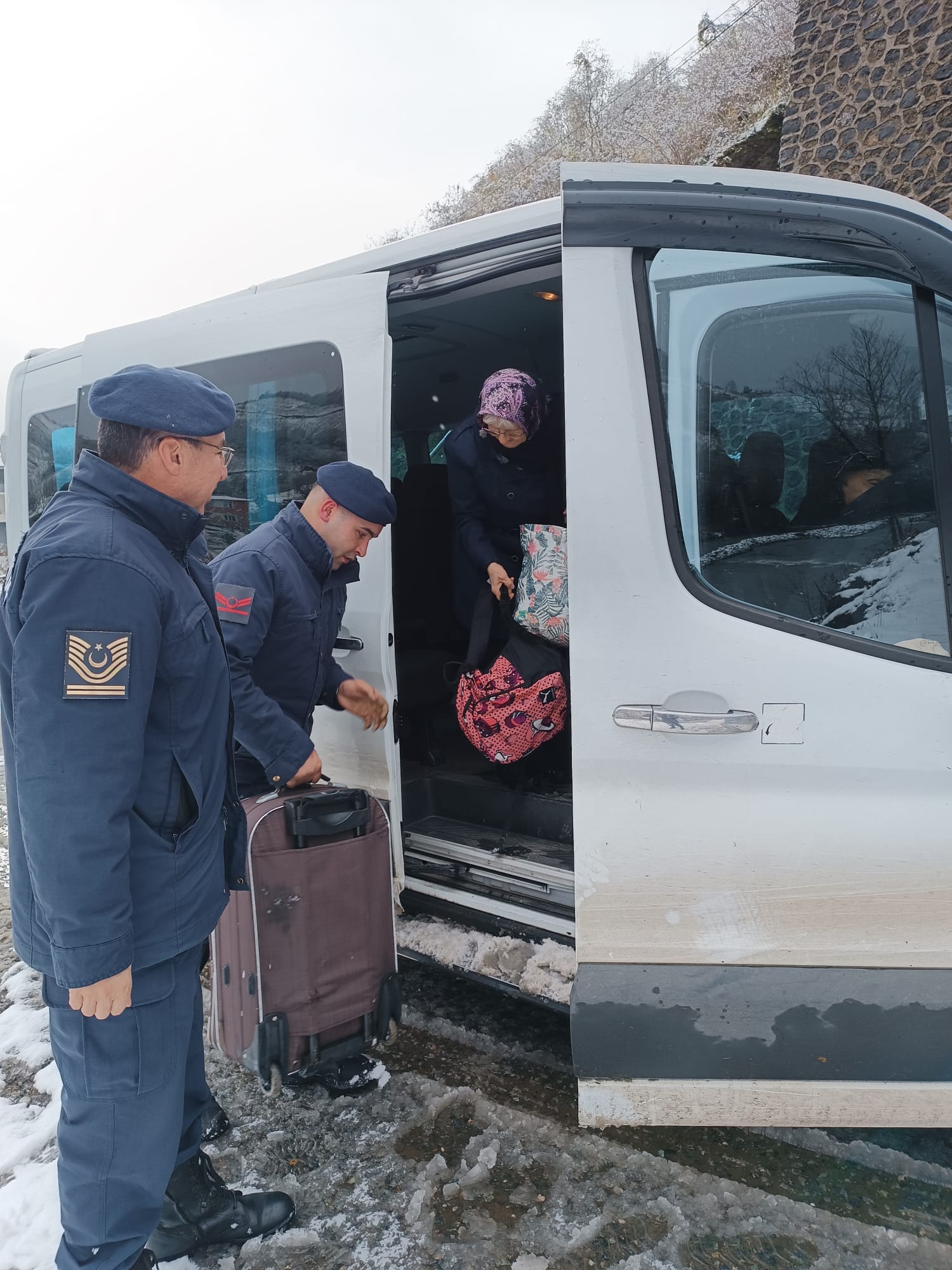 Giresun’da diyaliz hastasına jandarma yardımı