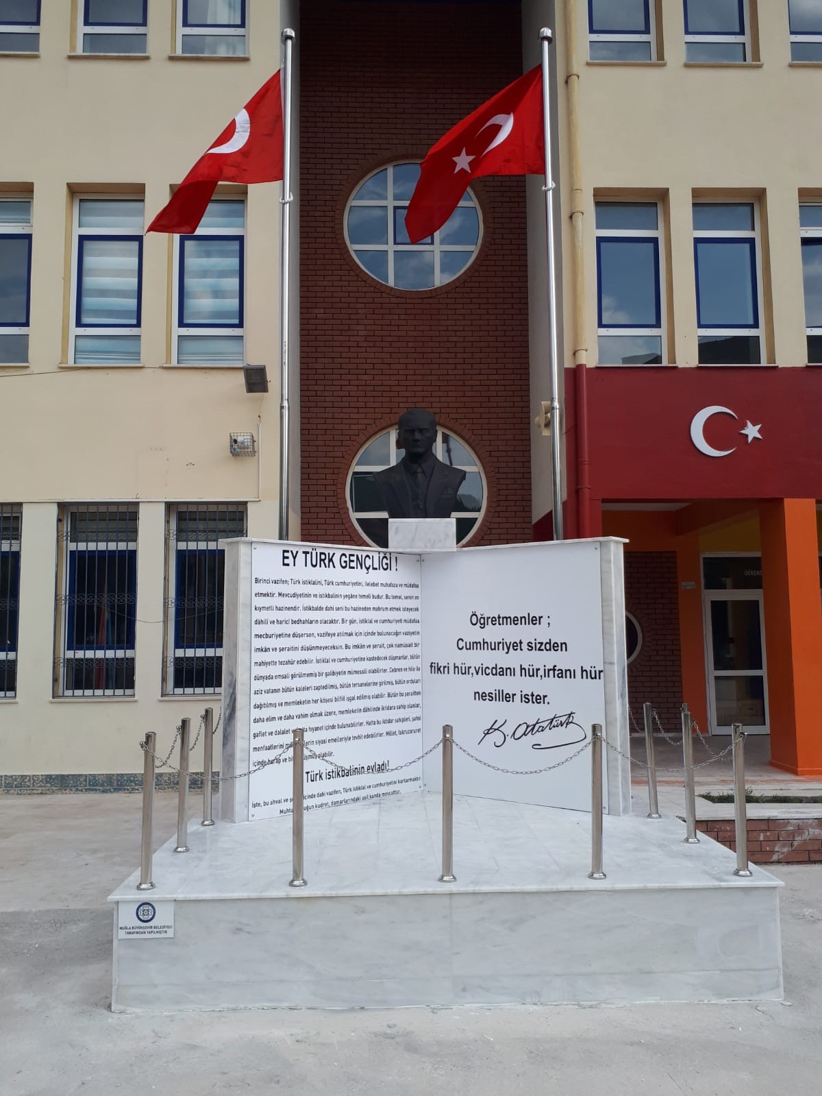 Muğla Büyükşehir Belediyesi, il genelinde 248 Atatürk büstü yaptı