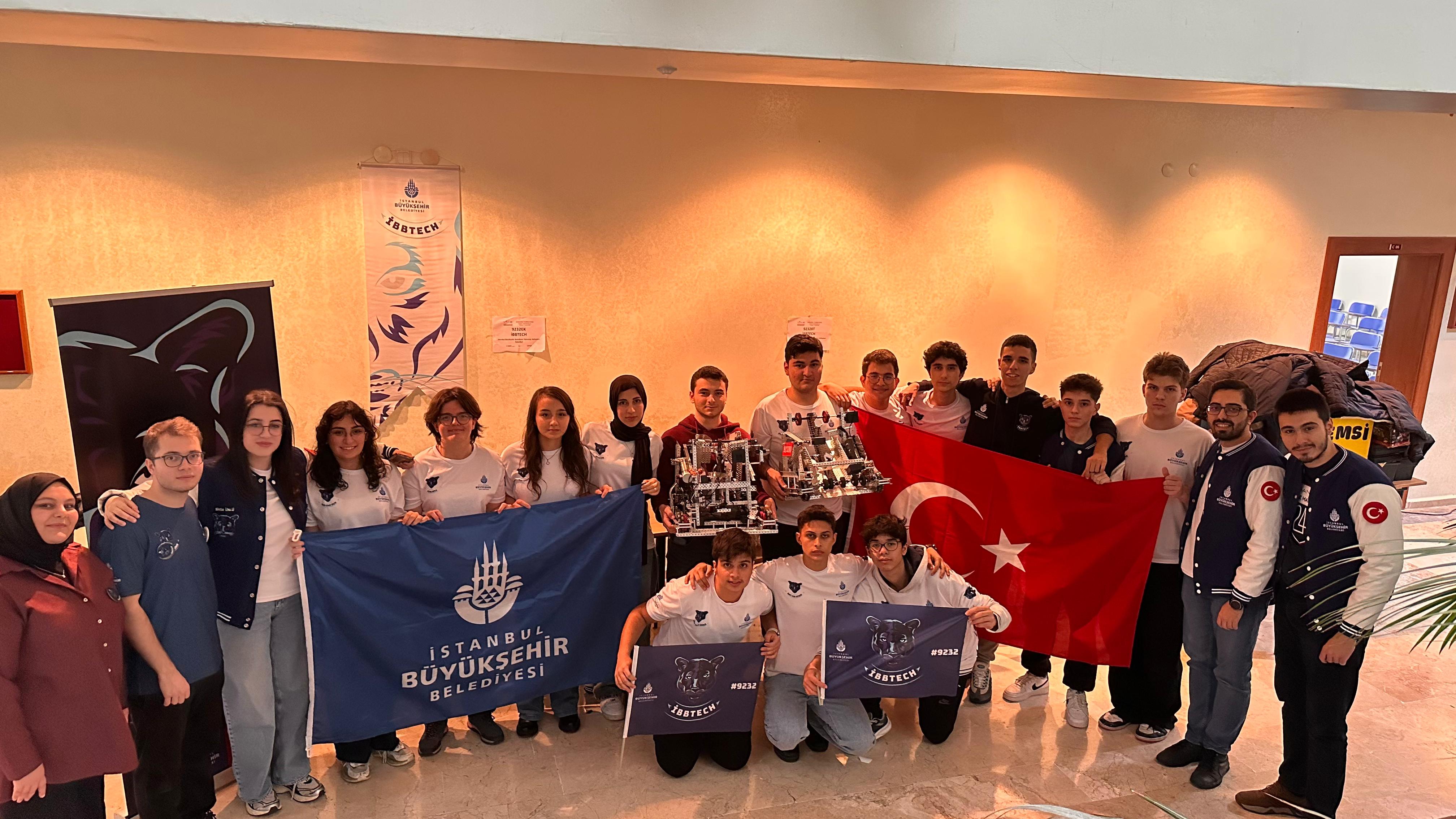 İBBTech ekibi, Vex Robotics Offseasons Yarışmasında üç ödül kazandı