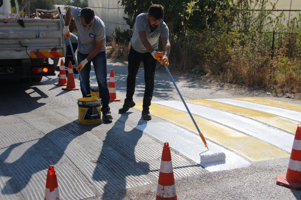 Antalya Büyükşehir’den kırsalda bozulan yollara bakım onarım çalışması