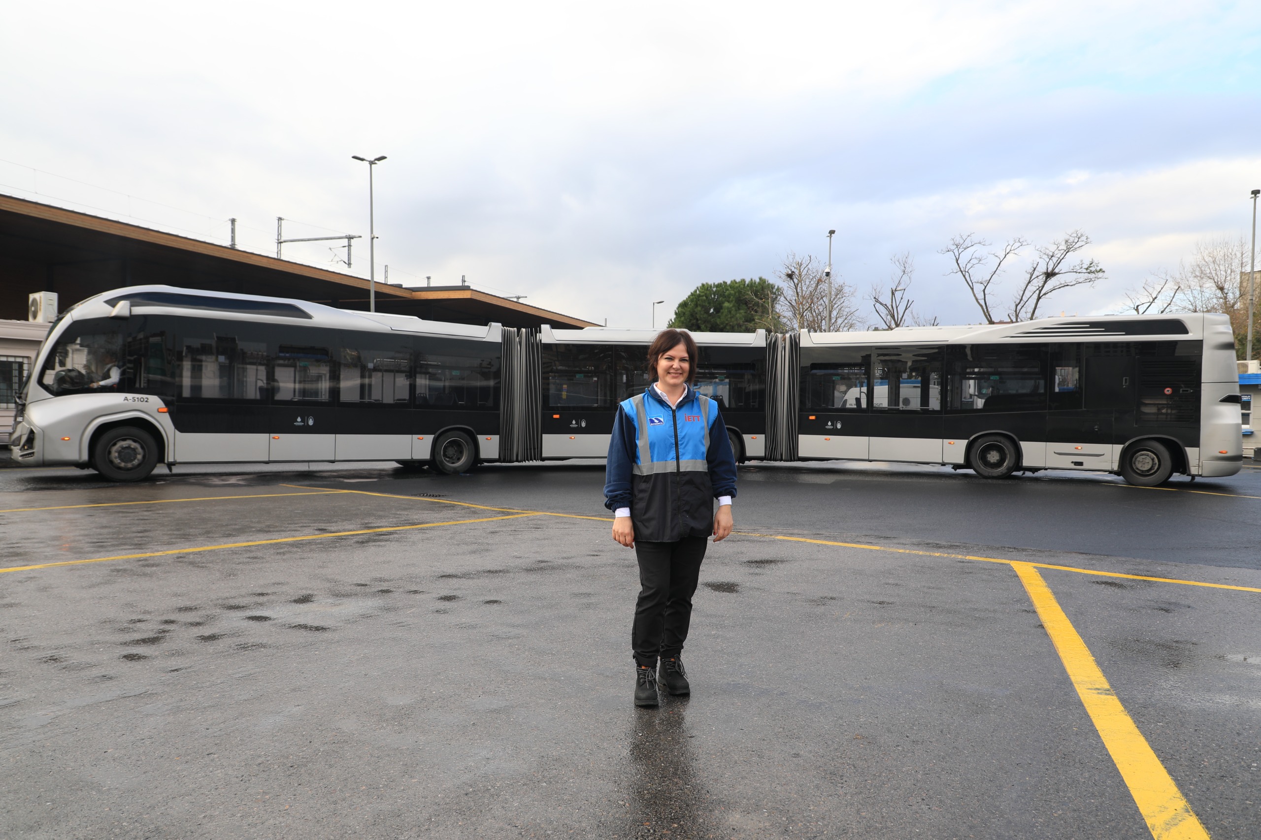 İETT’de ilk kadın metrobüs denetim amiri göreve başladı