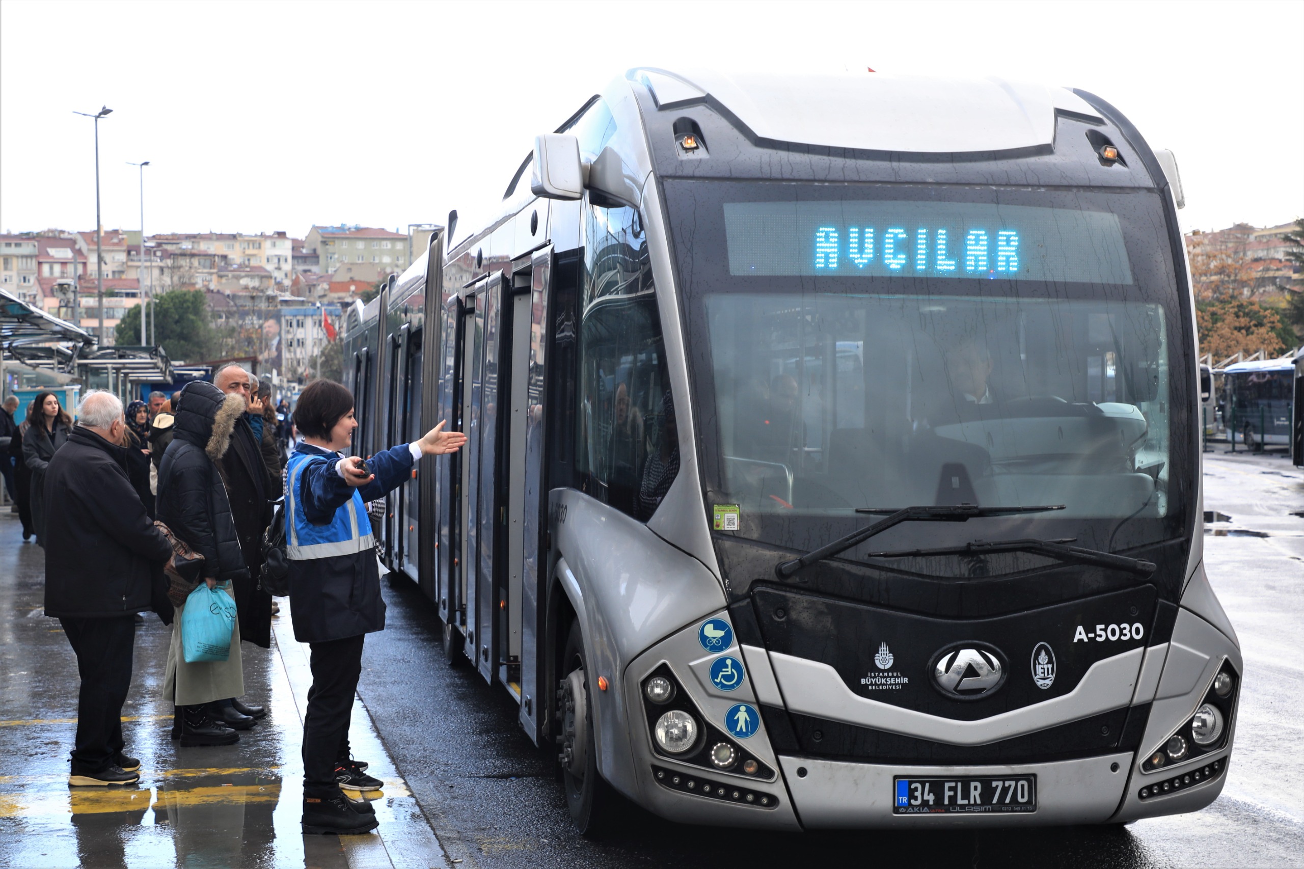 İETT’de ilk kadın metrobüs denetim amiri göreve başladı