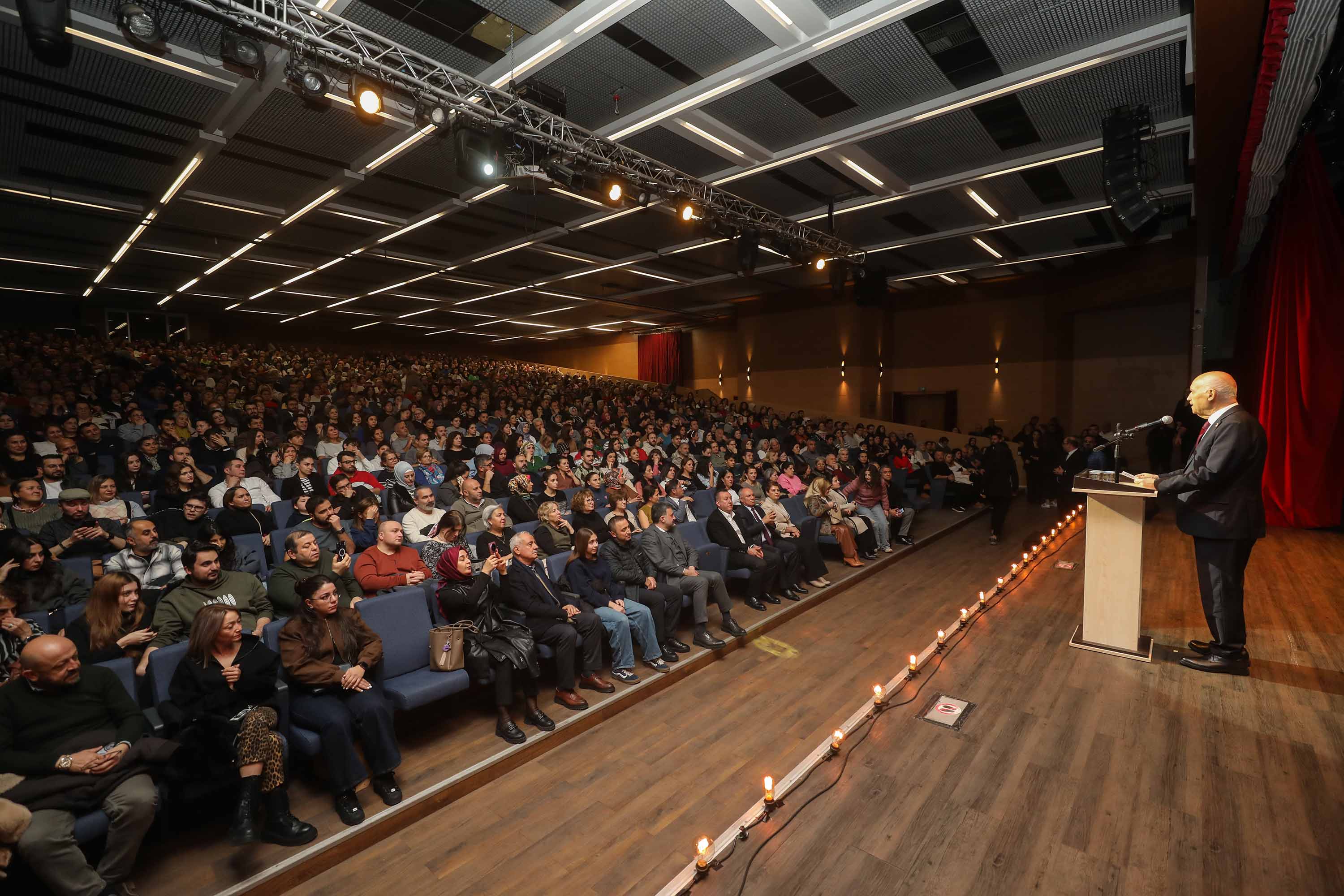 Yenimahalle 7’nci Tiyatro Festivali başladı