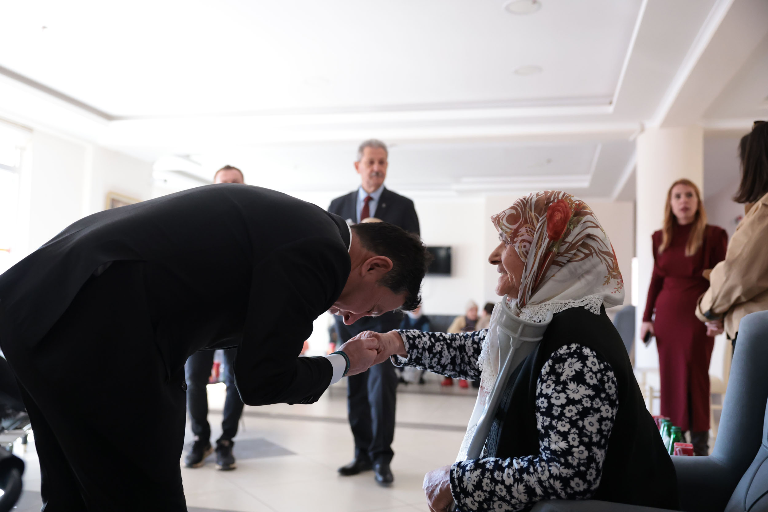 Başkan Aras’tan huzurevlerine ziyaret