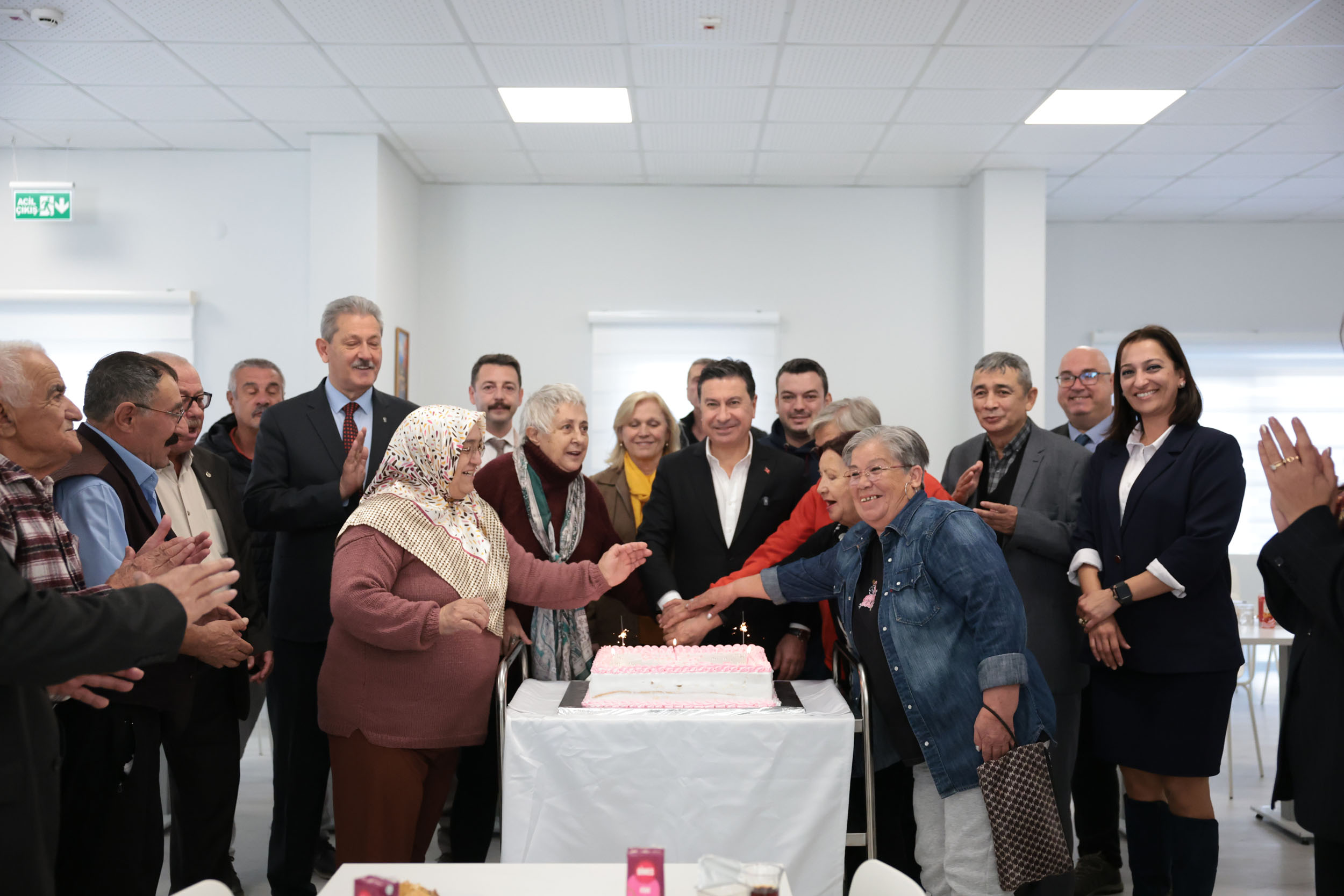 Başkan Aras’tan huzurevlerine ziyaret