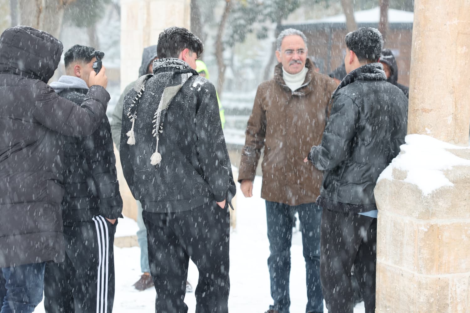 Eyyübiye’de kar yağışına karşı çalışmalar devam ediyor