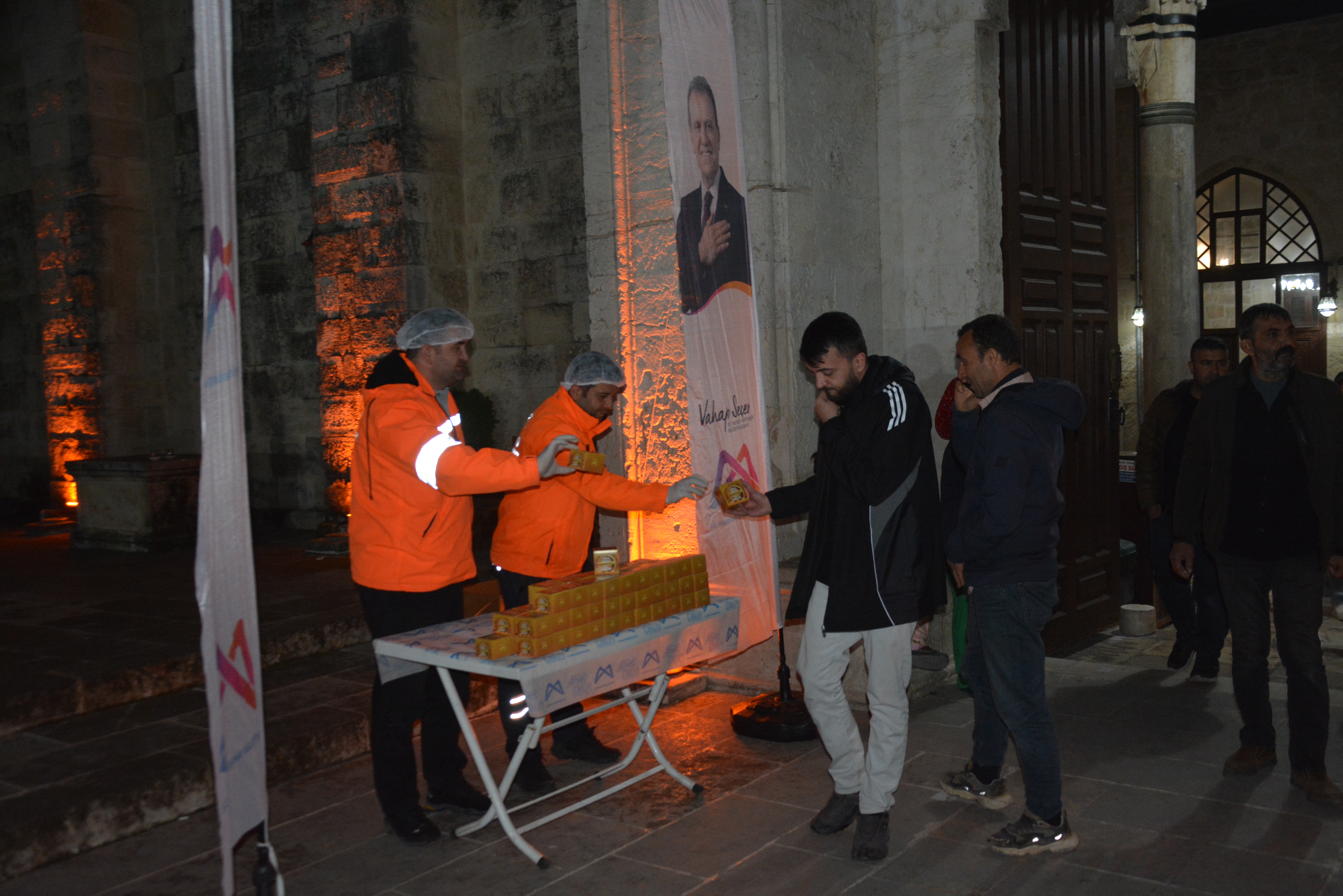 Mersin’de 15 bin kandil simidi dağıtıldı