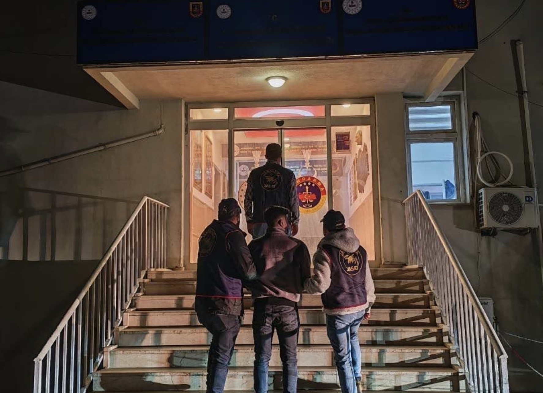 Diyarbakır’da aranan şahıslara ve kaçakçılığa yönelik operasyonlar