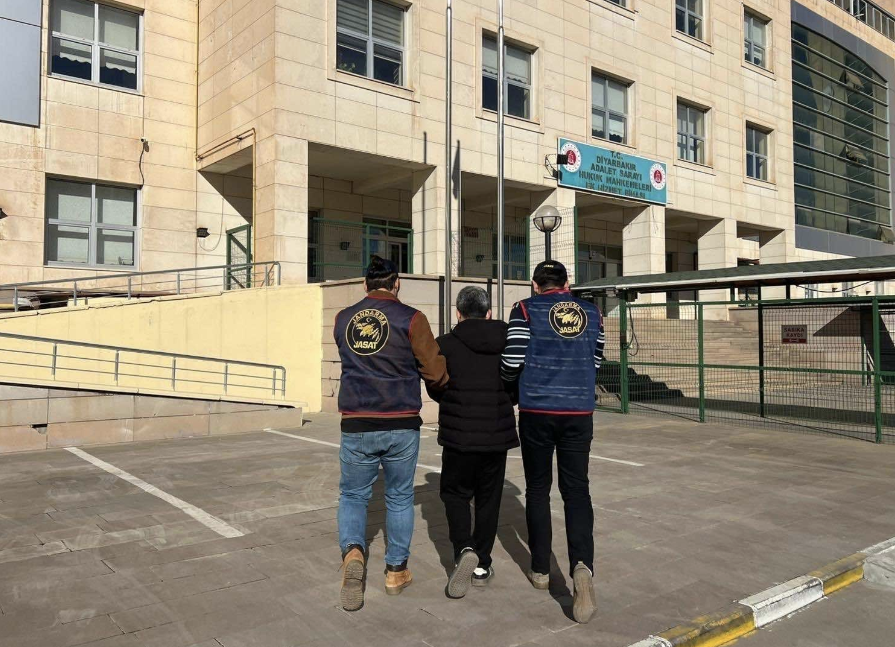 Diyarbakır’da aranan şahıslara ve kaçakçılığa yönelik operasyonlar