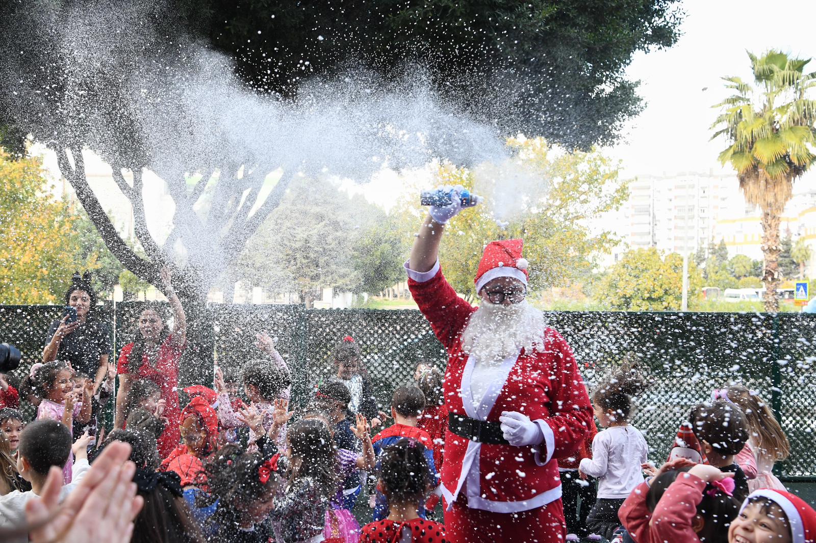 Konyaaltı’nda çocuklar yeni yılı kutladı