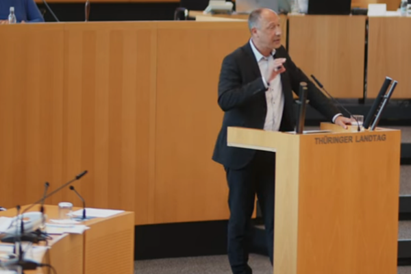 Almanya’nın aşırı sağcı AfD partisi Kremlin için bilgi toplamakla suçlanıyor