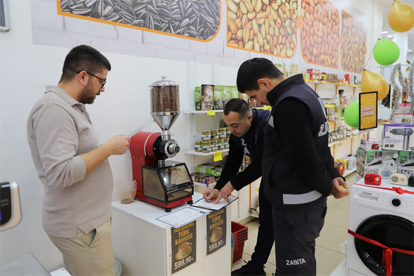 Menderes Belediyesi Zabıtasından yılbaşı denetimi