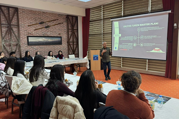 Erciyes’te öğrencilere yönelik Uluslararası Dağlar Günü etkinliği