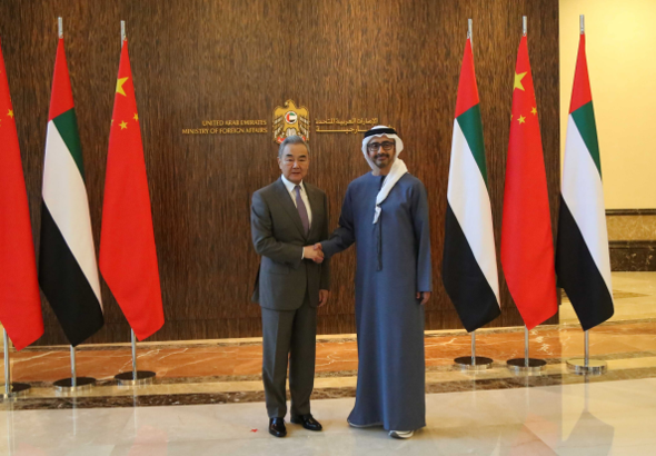 Wang Yi, BAE Dışişleri Bakanı Abdullah’la bir araya geldi