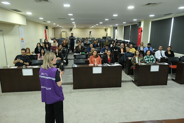 Adana’da “Dijital Şiddet ve Güvenli Teknoloji Kullanımı” semineri