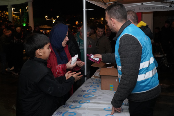 Büyükşehirden 20 ilçede kandil ikramı