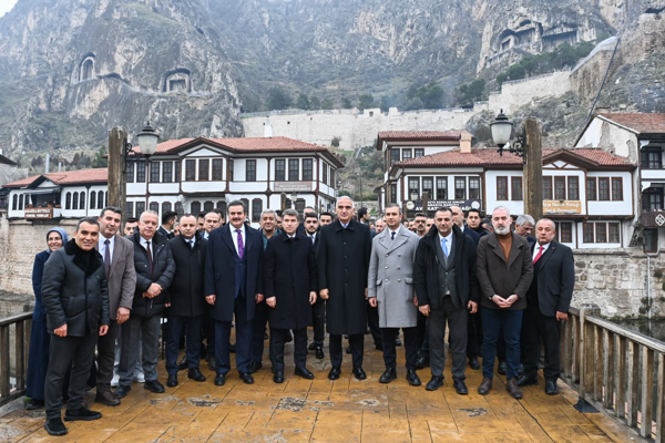 Bakan Ersoy, Amasya’da ziyaretlerini sürdürüyor