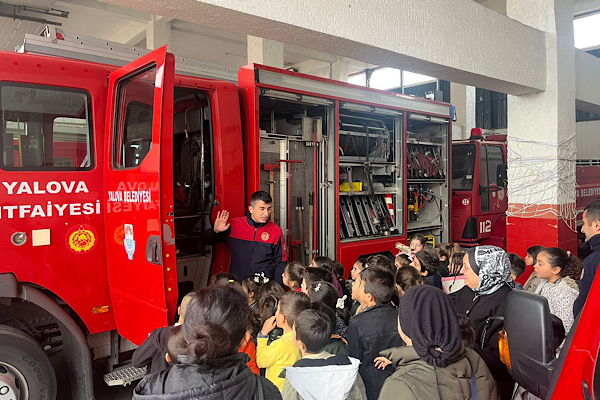 Yalova’da minik öğrencilere yangın eğitimi verildi