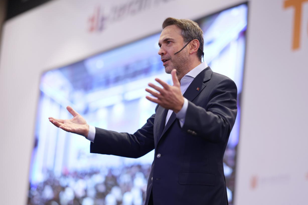 Bayraktar: Enerji dönüşümümüzün merkezinde gençlerimiz var