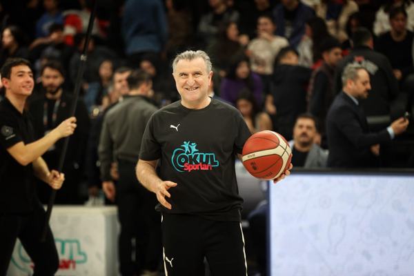 Bakan Bak: Milli sporcularımızı gönülden kutluyorum