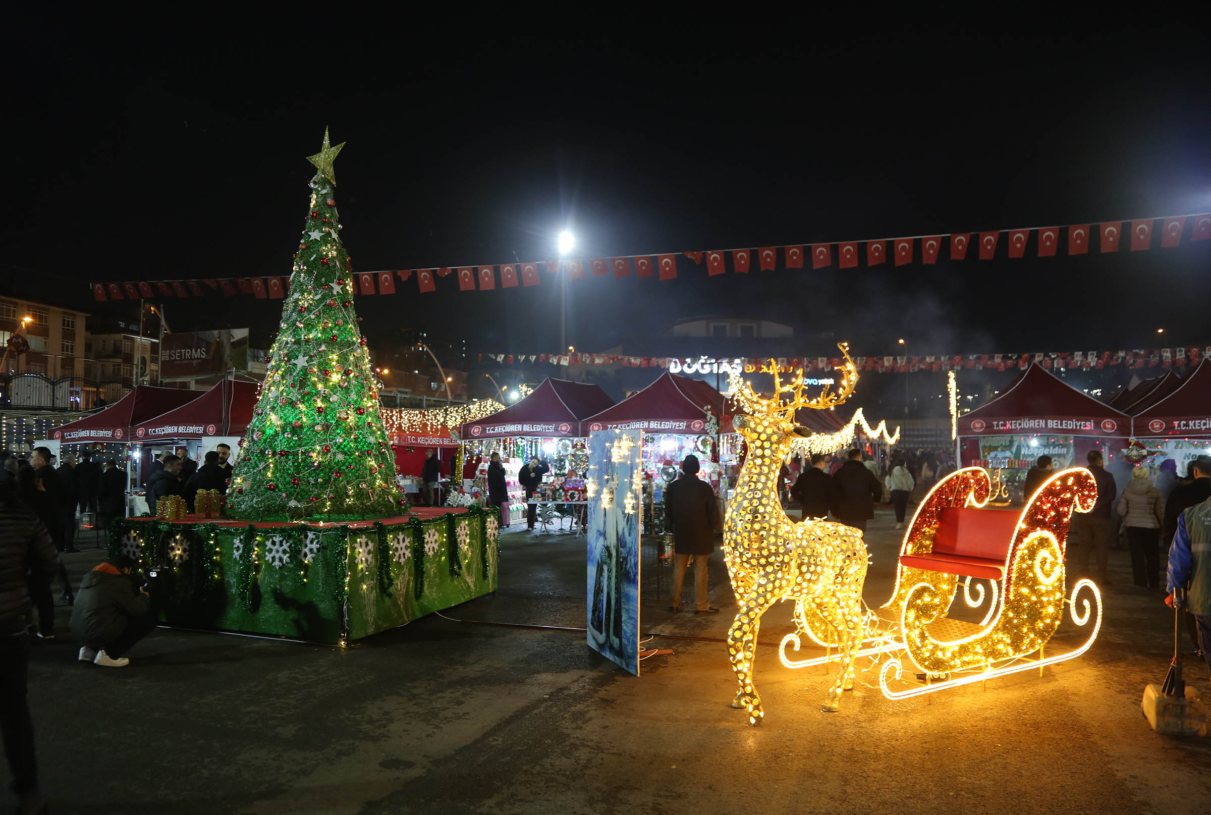 Keçiören’de Kadın Emeği Yeni Yıl Pazarı ziyarete açıldı