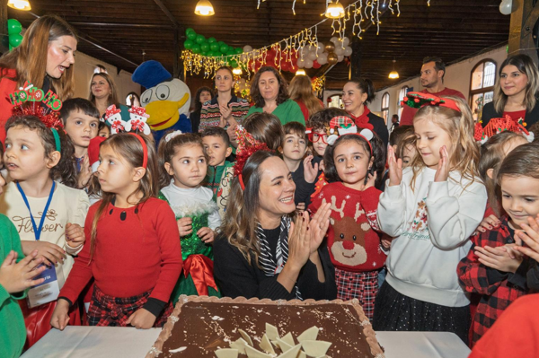 Yuvamız İzmirli çocuklara yeni yıl sürprizi