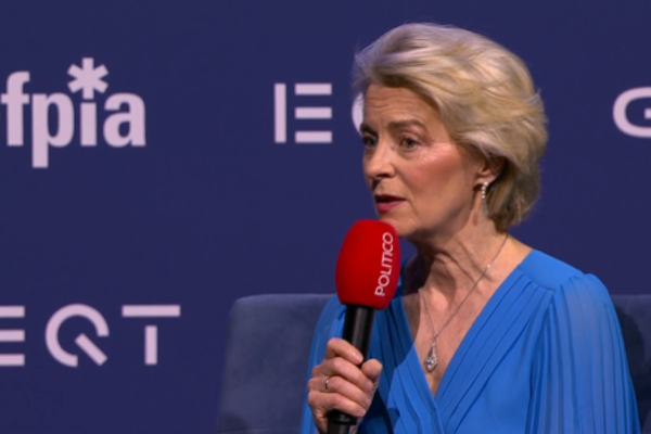 Von der Leyen, Trump’a Avrupa demokrasisine karışmaması gerektiğini söyledi