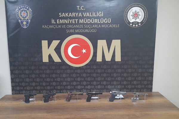 Sakarya’da silah ve uyuşturucu operasyonu