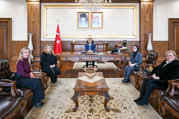 İzmit Ortaokulu Okul Aile Birliği’nden Vali İlhami Aktaş’a ziyaret