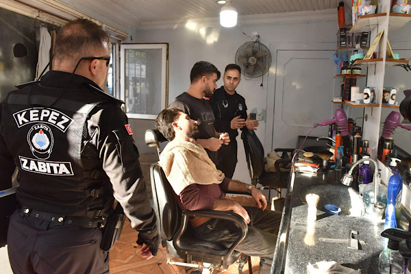 Kepez’de berber denetimleri sürüyor