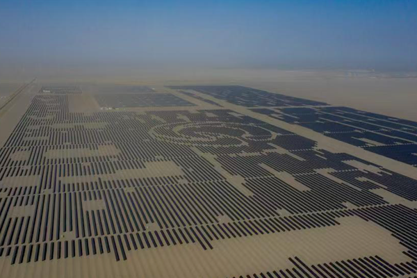 Taklamakan Çölü’ndeki dev projeyle elektrik üretimi katlandı