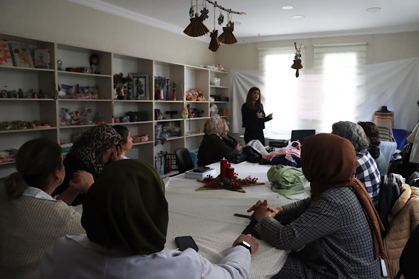Maltepe’de özel çocuklu ailelere yönelik seminer düzenlendi