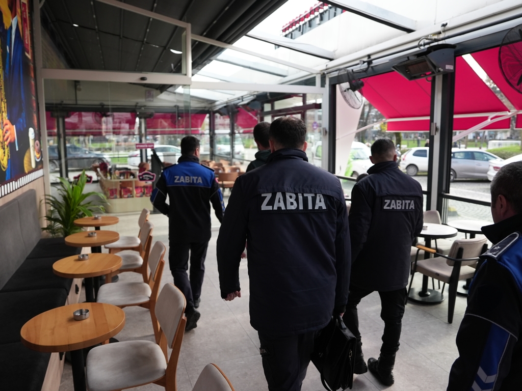 Düzce’de zabıta ekipleri kafelerin belgelerini inceledi