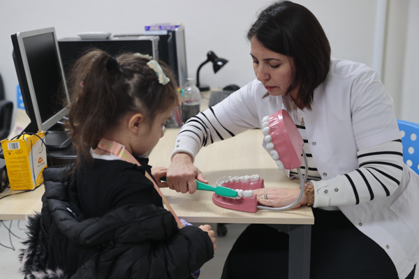 Mutlu Çocuklar Oyun Evleri öğrencileri, diş sağlığı eğitimi aldı