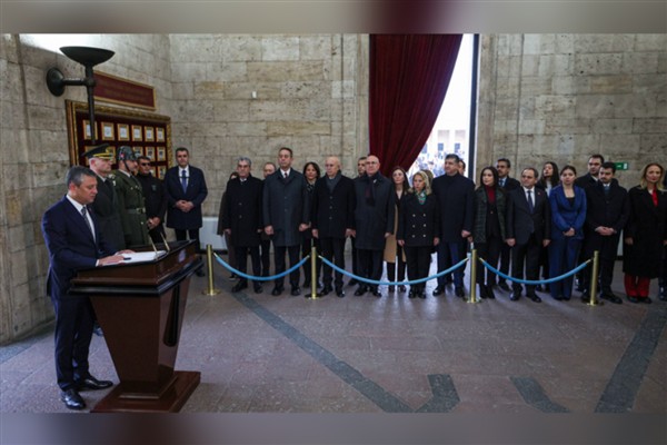 CHP Genel Başkanı Özel’den Anıtkabir’e ziyaret