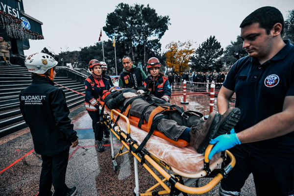 İzmir’de yangın, kurtarma ve tahliye tatbikatı yapıldı