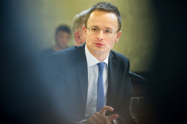 Szijjarto: TürkAkım boru hattını işleten şirketi Macaristan’a taşıyacağız