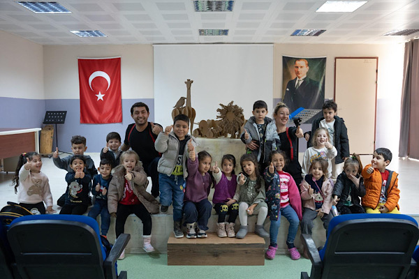 Buca’da Kendini Arayan Zürafa oyunu miniklerle buluştu