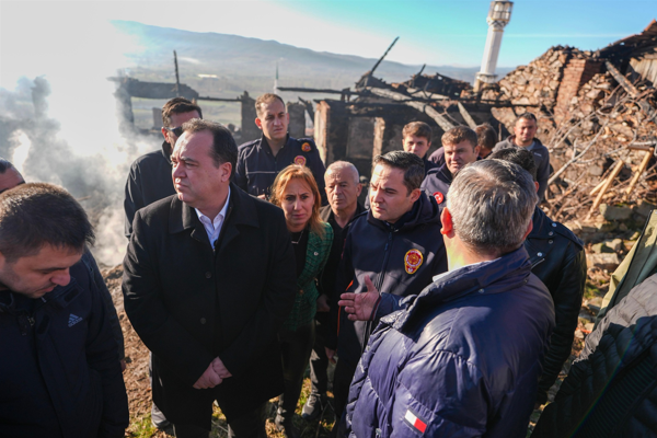 Besim Dutlulu’dan yangın mağduru aileye destek ziyareti